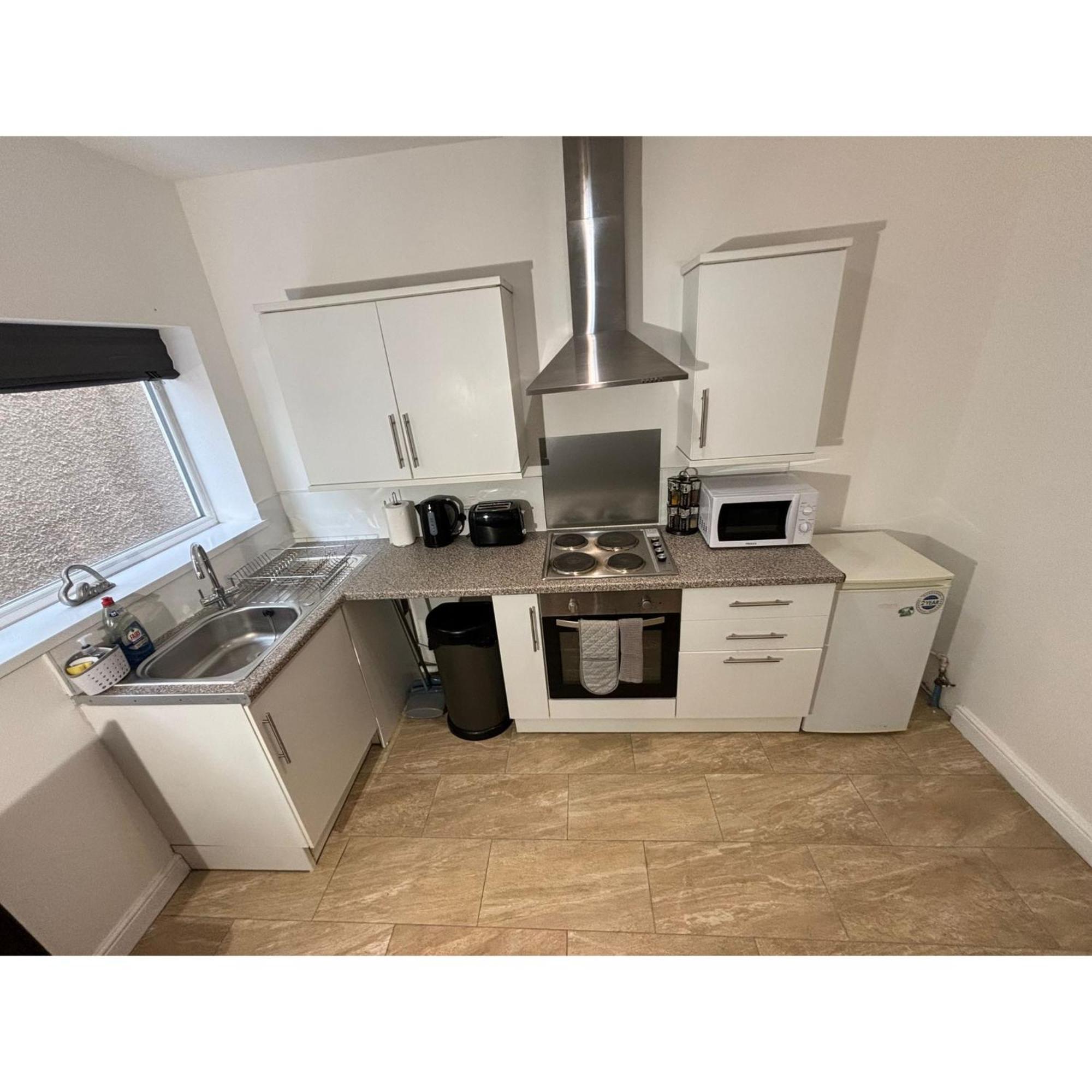 Enjoy A Spacious Lounge With A Cozy Sofa Bed And A Private Ensuite Bedroom Wednesbury Exterior foto